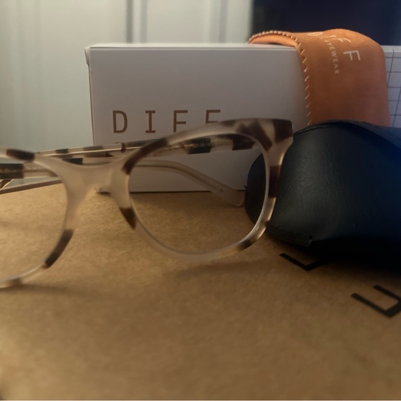 ❌ SOLD ❌ Diff Carina Cream Tortoise Prescription Eyeglass Frames - Picture 3 of 10